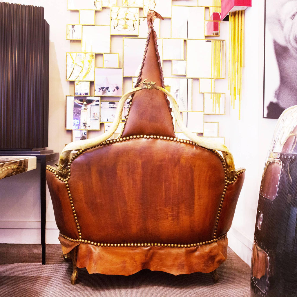 https://a.1stdibscdn.com/crocodile-brown-sofa-with-real-nile-crocodile-skin-and-natural-horns-for-sale-picture-7/f_14282/1528460460368/Canap_7121_master.jpg