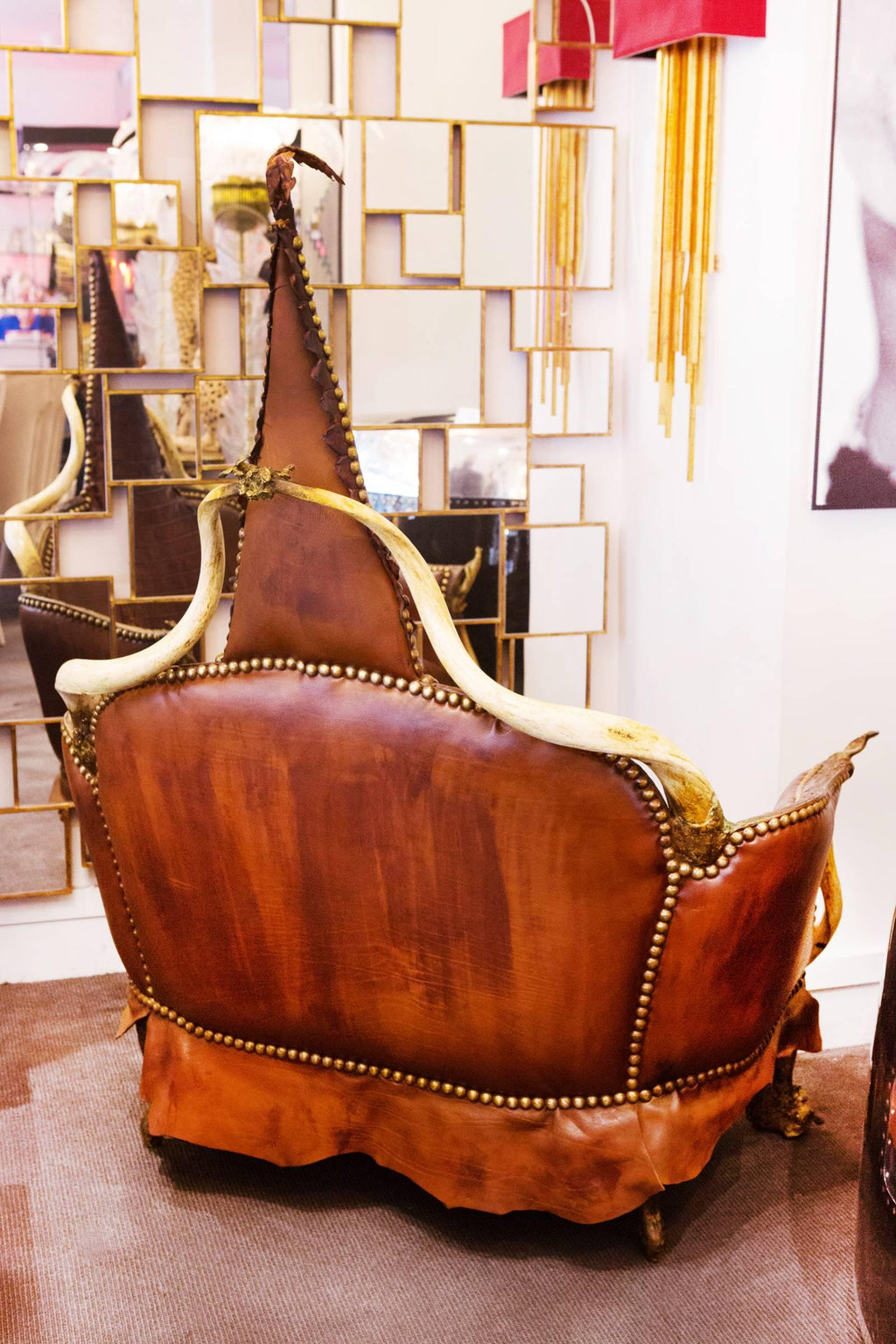 https://a.1stdibscdn.com/crocodile-brown-sofa-with-real-nile-crocodile-skin-and-natural-horns-for-sale-picture-8/f_14282/1528460474503/Canap_7135_master.jpg