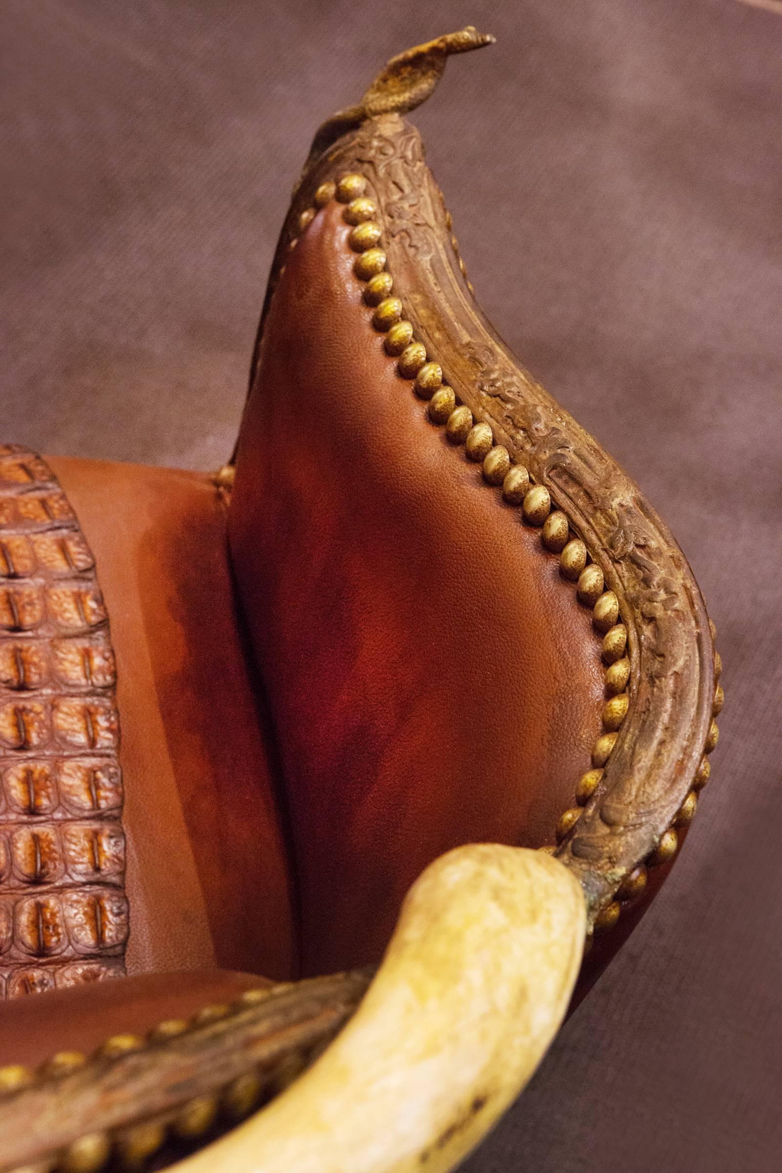https://a.1stdibscdn.com/crocodile-brown-sofa-with-real-nile-crocodile-skin-and-natural-horns-for-sale-picture-12/f_14282/1528460468111/Canap_7145_master.jpg