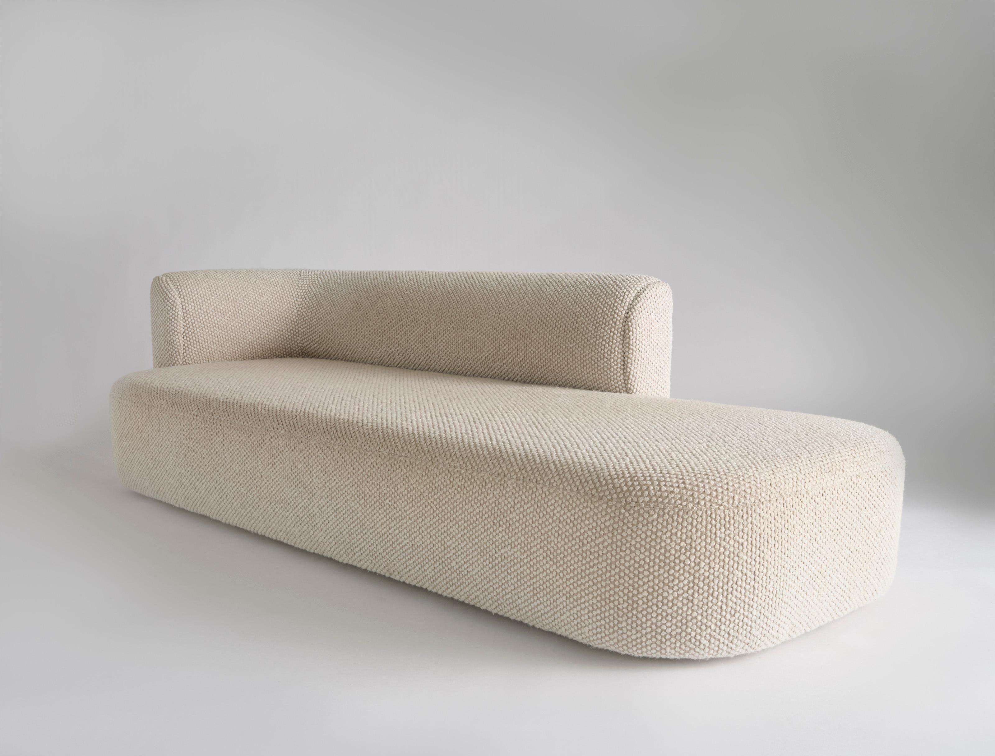https://a.1stdibscdn.com/capper-chaise-58-by-phase-design-fabric-for-sale-picture-6/f_64972/f_375561921702515785282/CapperChaise_0095_Web_master.jpg