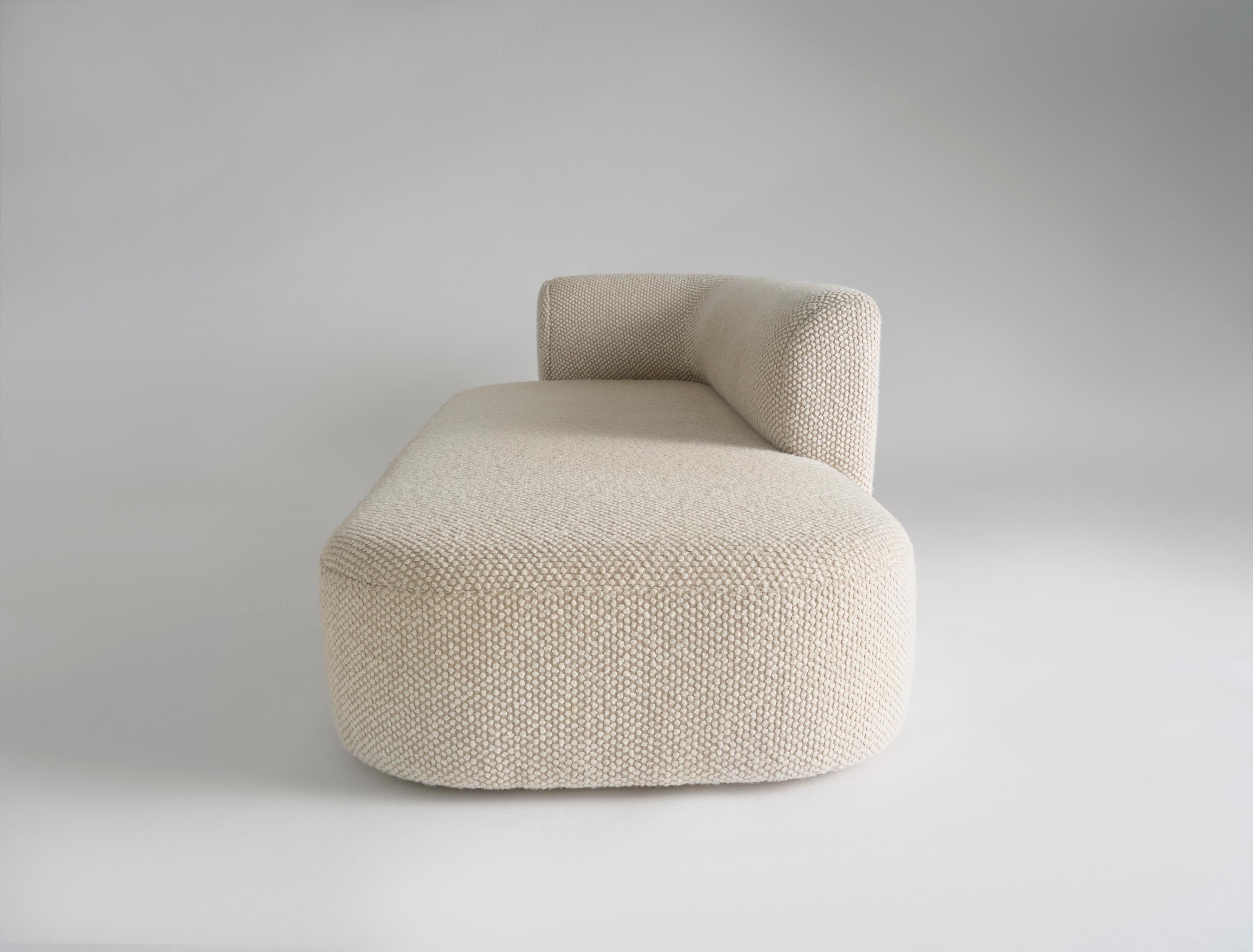 https://a.1stdibscdn.com/capper-chaise-58-by-phase-design-fabric-for-sale-picture-3/f_64972/f_375561921702515762096/CapperChaise_0097_Web_master.jpg