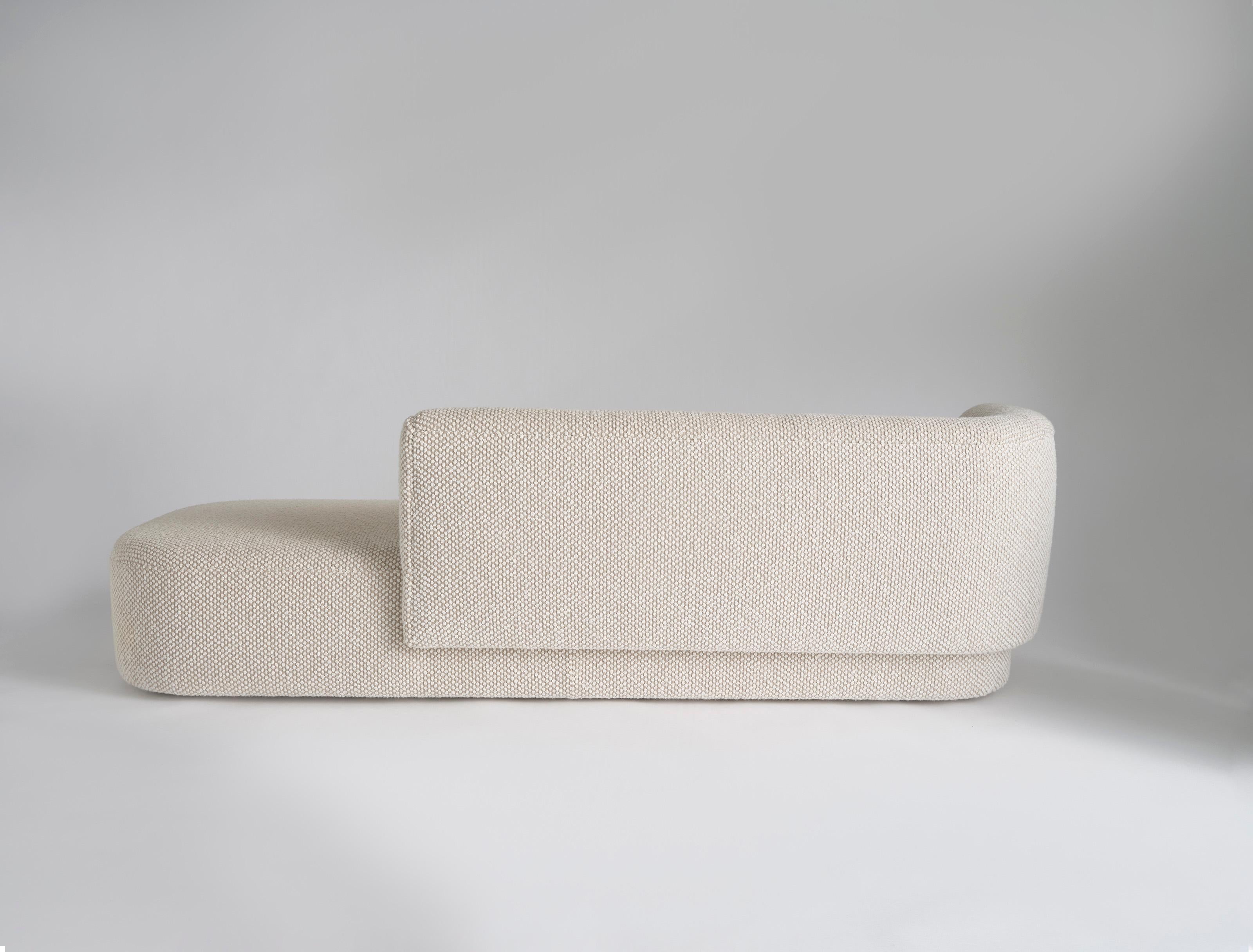 https://a.1stdibscdn.com/capper-chaise-58-by-phase-design-fabric-for-sale-picture-5/f_64972/f_375561921702515762673/CapperChaise_0102_Web_master.jpg