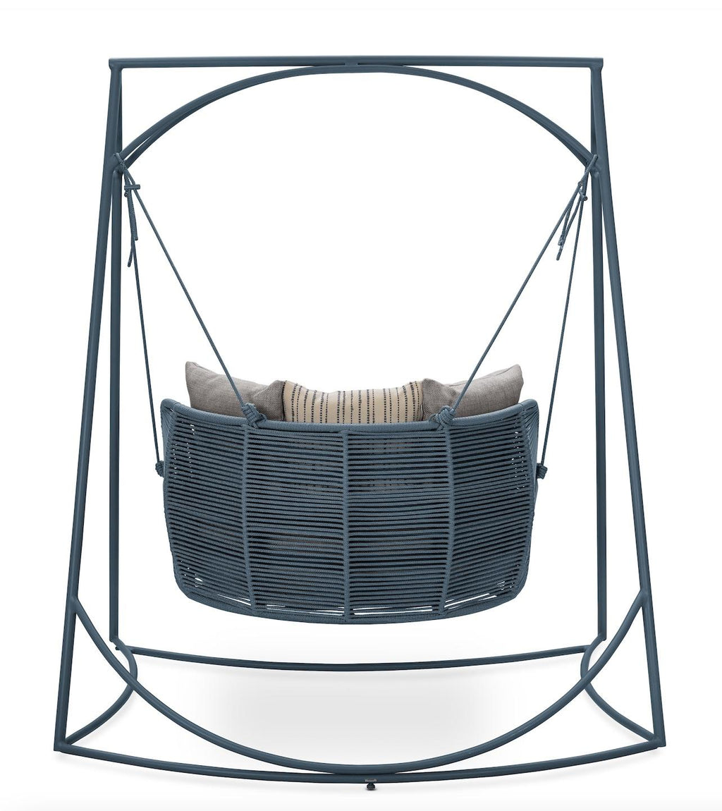 https://a.1stdibscdn.com/perlage-outdoor-swing-in-aluminum-upholstered-in-boucle-and-nautical-rope-for-sale-picture-7/f_56842/f_455362921750425949883/Captura_de_Tela_2025_06_20_s_10_19_27_master.jpg