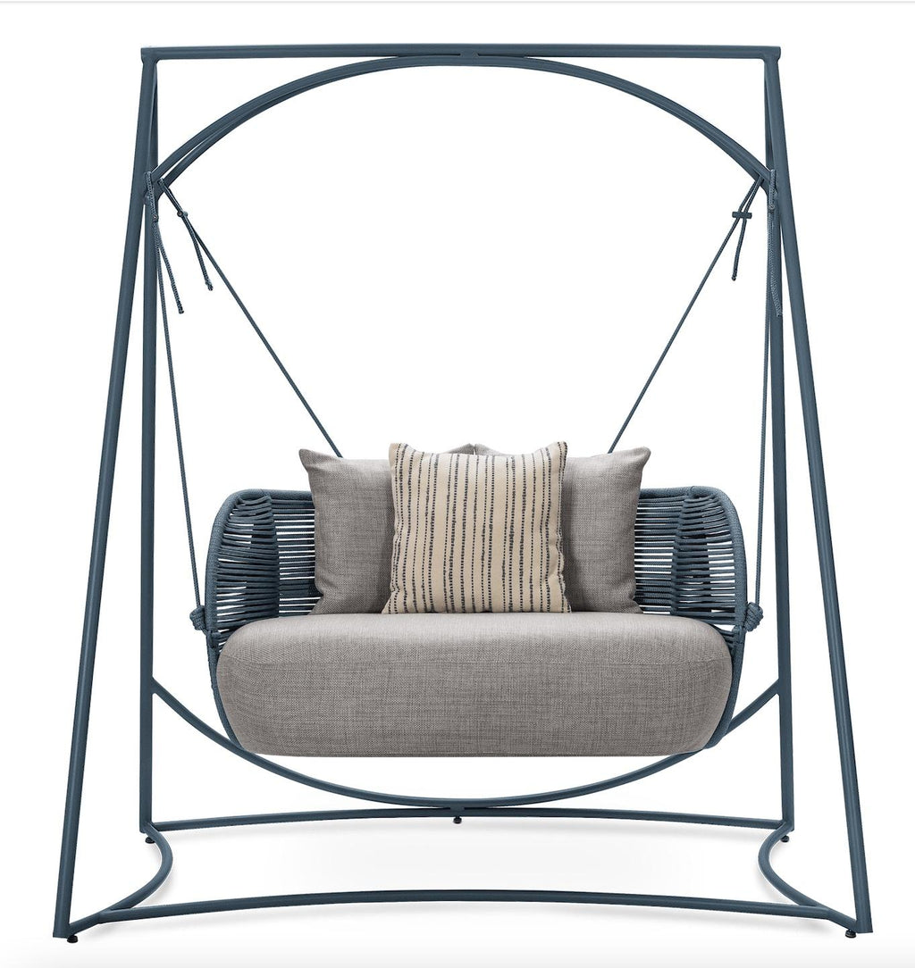 https://a.1stdibscdn.com/perlage-outdoor-swing-in-aluminum-upholstered-in-boucle-and-nautical-rope-for-sale-picture-9/f_56842/f_455362921750425949891/Captura_de_Tela_2025_06_20_s_10_22_04_master.jpg