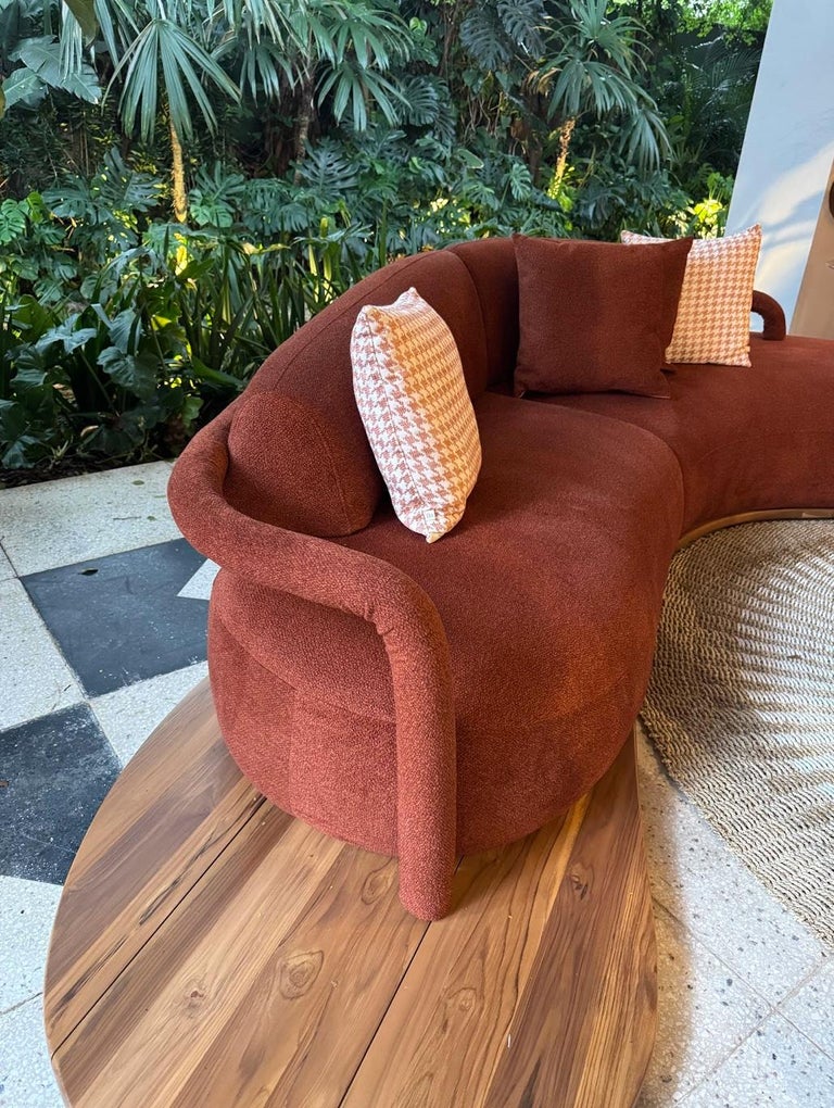 https://a.1stdibscdn.com/felicita-organic-sofa-outdoor-in-boucle-aluminum-and-teka-wood-for-sale-picture-4/f_56842/f_455369721750428860015/Captura_de_Tela_2025_06_20_s_11_12_07_master.jpg?width=768