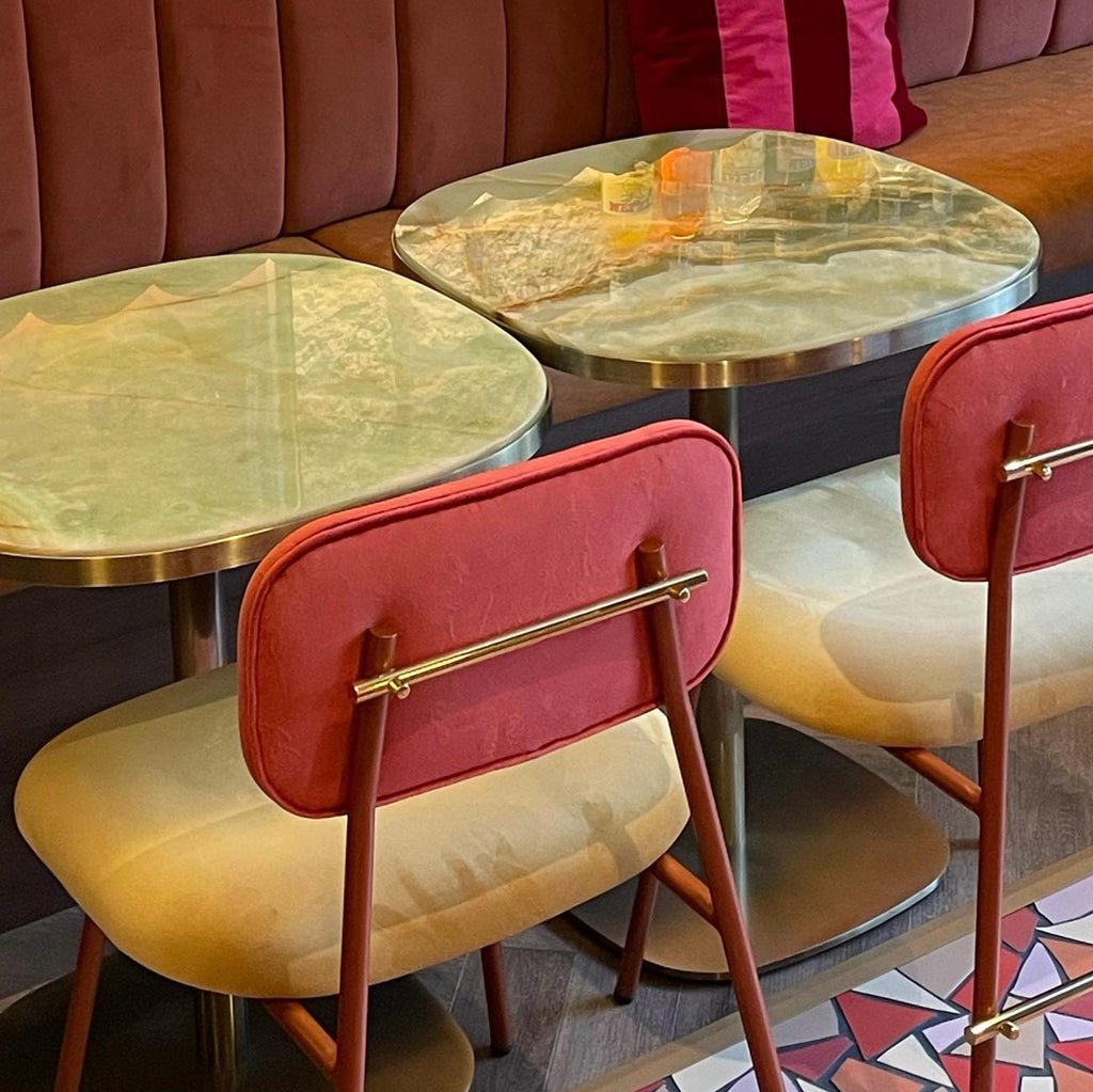 https://a.1stdibscdn.com/contemporary-classic-chair-miami-in-com-with-brass-details-for-sale-picture-8/f_40973/f_274125021737038069342/Captura_de_ecr_2023_10_24_s_15_43_17_master.jpg