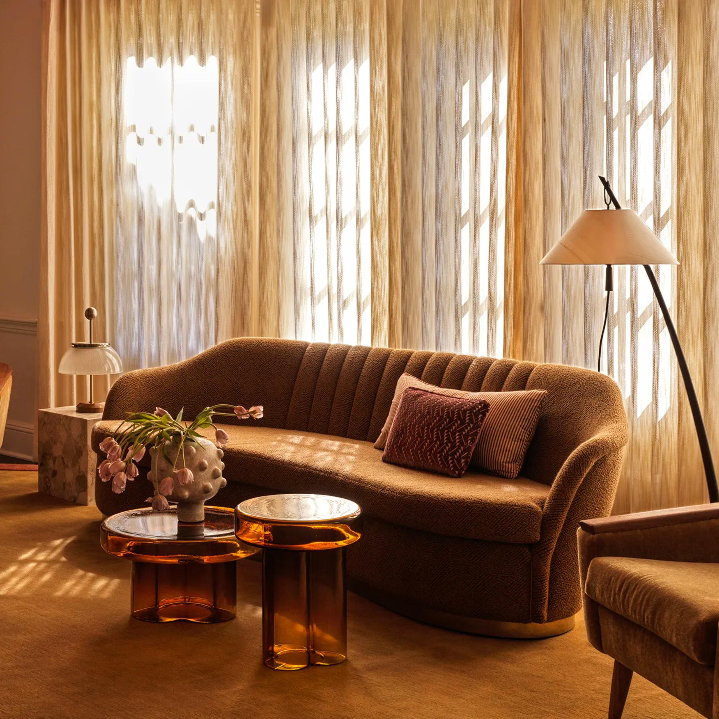 https://a.1stdibscdn.com/gia-round-sofa-for-sale-picture-18/f_40973/f_129875811737479356005/Captura_de_ecr_2024_06_25_s_15_35_47_master.jpg