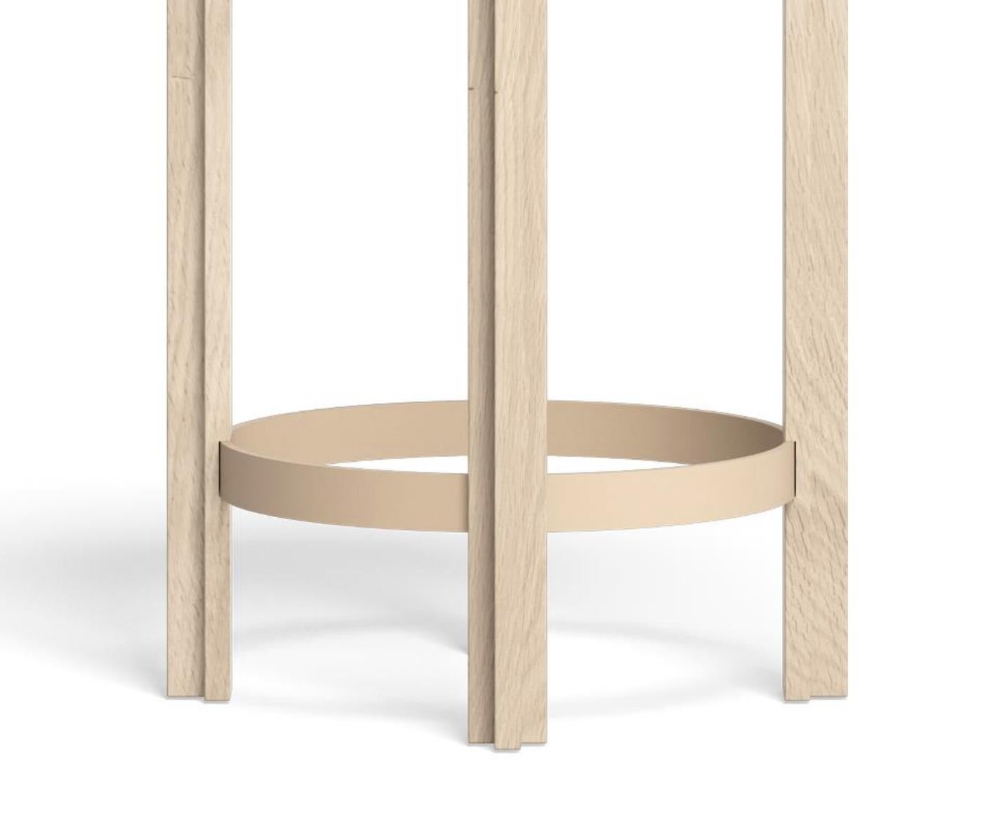 https://a.1stdibscdn.com/bodil-kjaer-white-stained-oak-principal-counter-stool-for-karakter-for-sale-picture-4/f_14272/f_417127321727872269694/Captura_de_pantalla_2024_10_02_a_las_14_27_51_master.jpg