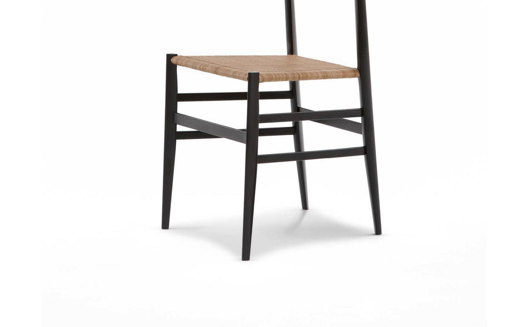 https://a.1stdibscdn.com/gio-ponti-frassino-tinto-nero-aswood-superleggera-chair-for-cassina-for-sale-picture-5/f_14272/f_420658521730122349597/Captura_de_pantalla_2024_10_28_a_las_14_30_10_master.jpg