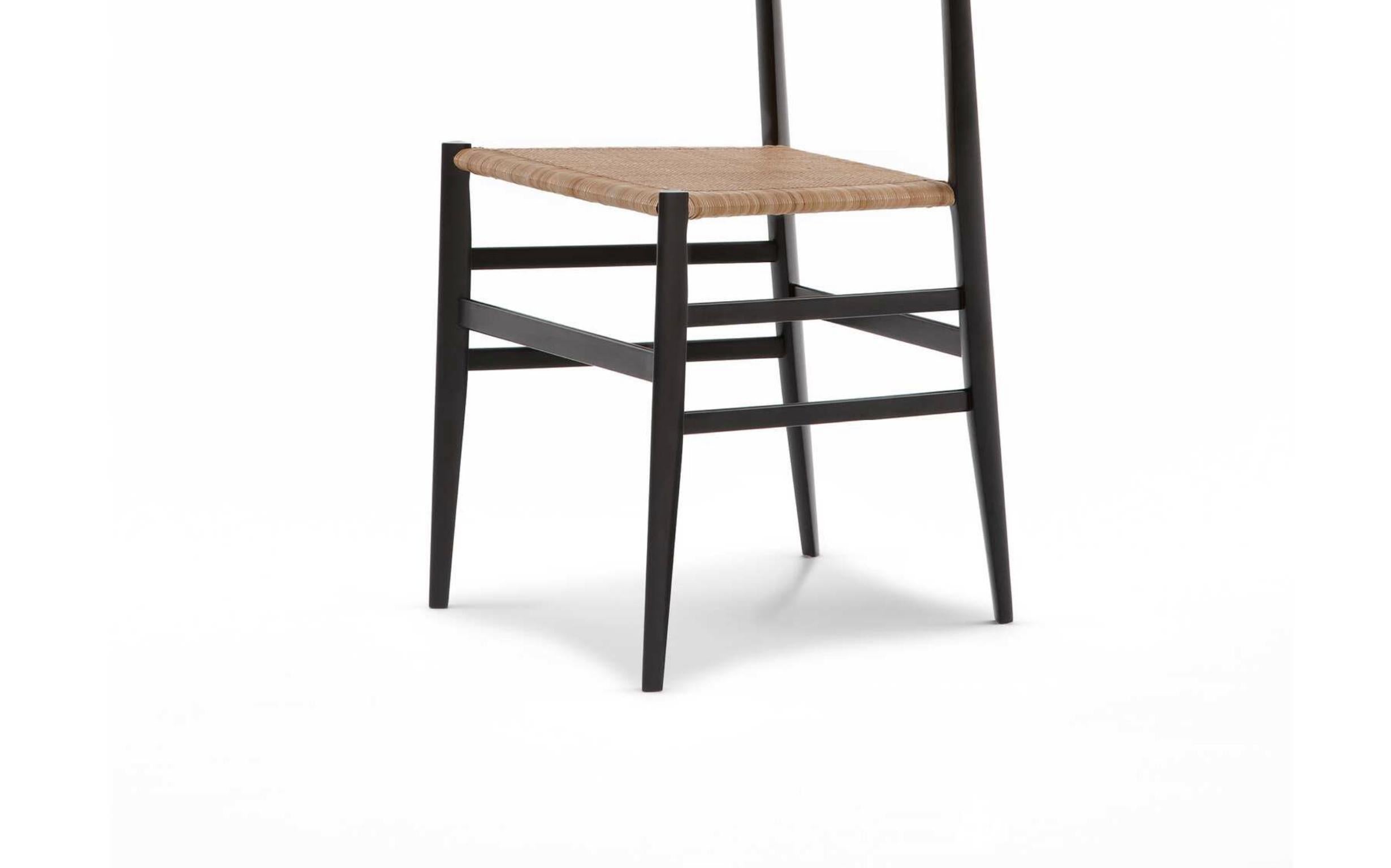 https://a.1stdibscdn.com/gio-ponti-frassino-tinto-nero-aswood-superleggera-chair-for-cassina-for-sale-picture-5/f_14272/f_420658521730122349597/Captura_de_pantalla_2024_10_28_a_las_14_30_10_master.jpg