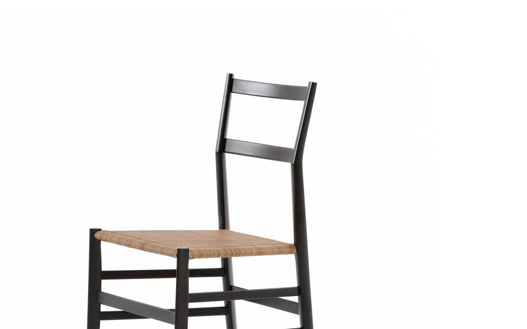 https://a.1stdibscdn.com/gio-ponti-frassino-tinto-nero-aswood-superleggera-chair-for-cassina-for-sale-picture-6/f_14272/f_420658521730122349624/Captura_de_pantalla_2024_10_28_a_las_14_30_17_master.jpg