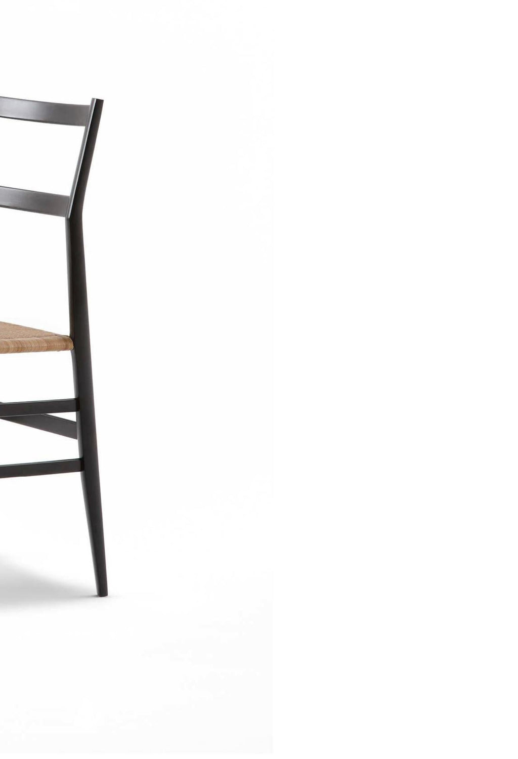 https://a.1stdibscdn.com/gio-ponti-frassino-tinto-nero-aswood-superleggera-chair-for-cassina-for-sale-picture-8/f_14272/f_420658521730122349548/Captura_de_pantalla_2024_10_28_a_las_14_30_33_master.jpg