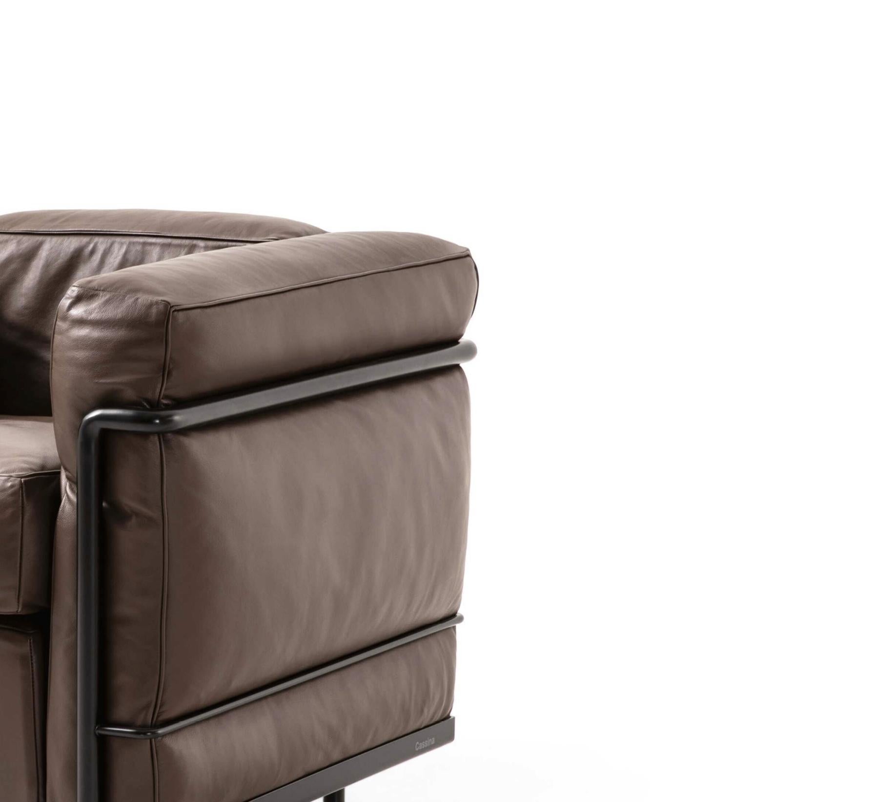 https://a.1stdibscdn.com/le-corbusier-fauteuil-grand-confort-petit-modele-armchair-for-cassina-for-sale-picture-5/f_14272/f_422035221730963313085/Captura_de_pantalla_2024_11_07_a_las_8_06_55_master.jpg