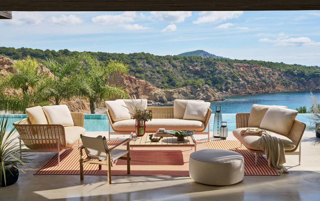 https://a.1stdibscdn.com/antonio-citterio-esosoft-outdoor-sofa-rattan-stainless-steel-italy-for-sale-picture-7/f_14272/f_492424121773655904963/Captura_de_pantalla_2024_11_08_a_las_13_41_04_master.jpg