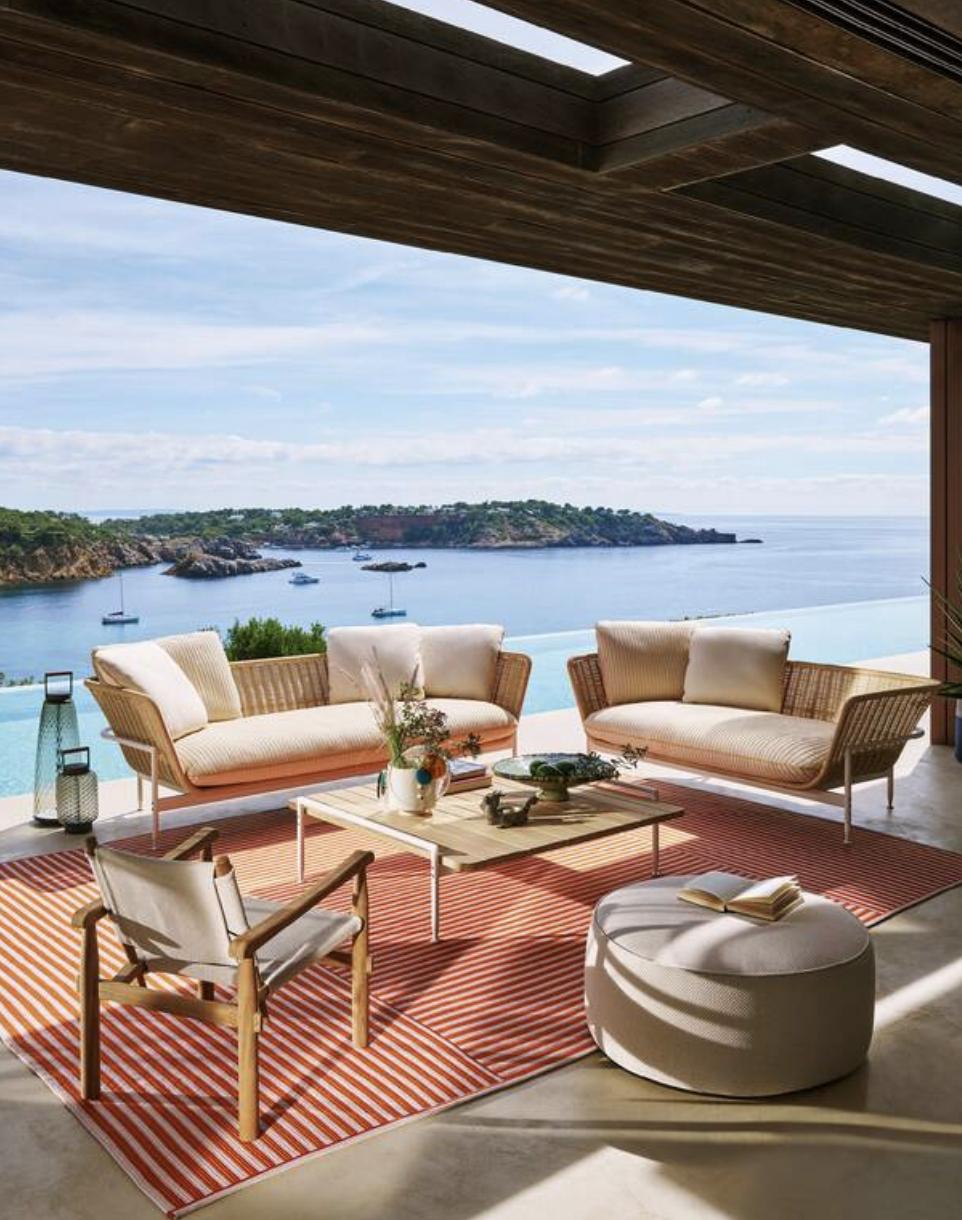 https://a.1stdibscdn.com/antonio-citterio-esosoft-outdoor-sofa-for-cassina-for-sale-picture-7/f_14272/f_422260921731071884492/Captura_de_pantalla_2024_11_08_a_las_13_41_11_master.jpg