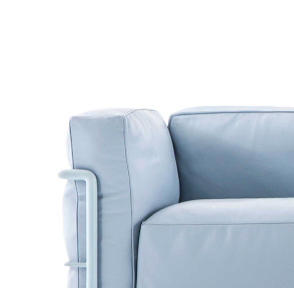 https://a.1stdibscdn.com/le-corbusier-3-fauteuil-gran-confort-grand-modele-trois-places-for-cassina-for-sale-picture-4/f_14272/f_423051121731568992174/Captura_de_pantalla_2024_11_14_a_las_8_22_06_master.jpg
