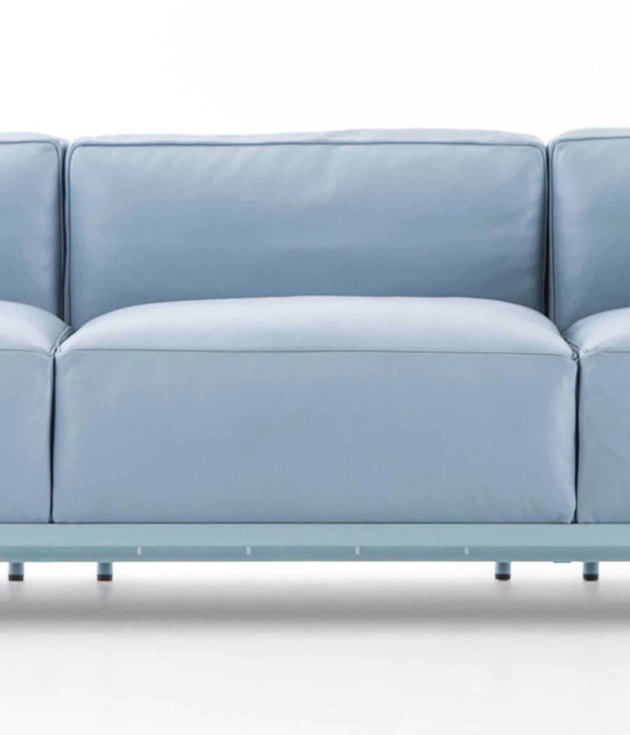 https://a.1stdibscdn.com/le-corbusier-3-fauteuil-gran-confort-grand-modele-trois-places-for-cassina-for-sale-picture-6/f_14272/f_423051121731568993302/Captura_de_pantalla_2024_11_14_a_las_8_22_20_master.jpg