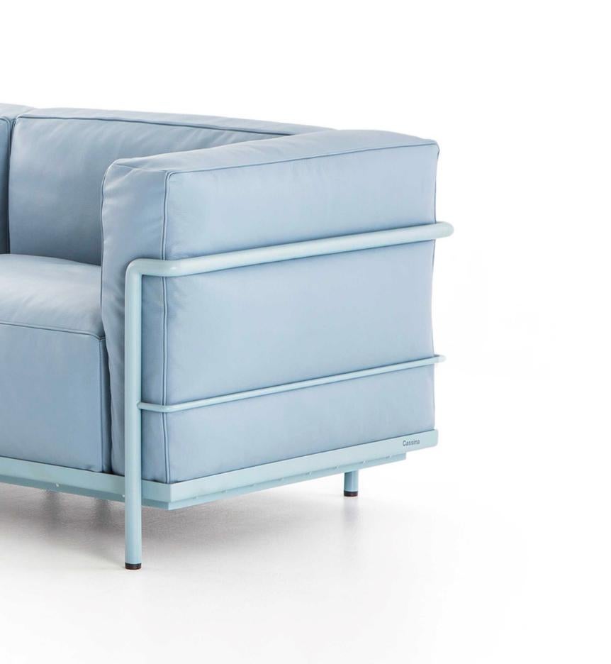 https://a.1stdibscdn.com/le-corbusier-3-fauteuil-gran-confort-grand-modele-trois-places-for-cassina-for-sale-picture-8/f_14272/f_423051121731568992103/Captura_de_pantalla_2024_11_14_a_las_8_22_41_master.jpg