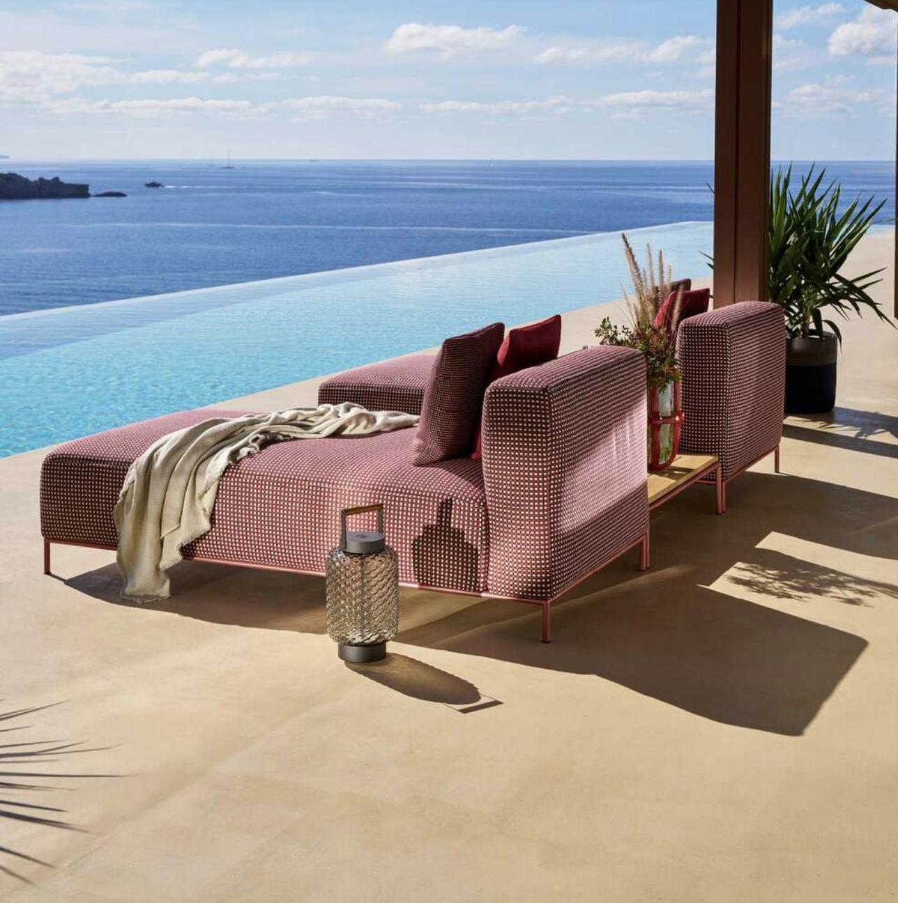 https://a.1stdibscdn.com/piero-lissoni-mex-hi-outdoor-sofa-modular-for-cassina-for-sale-picture-5/f_14272/f_423682321732001957852/Captura_de_pantalla_2024_11_19_a_las_8_12_37_master.jpg