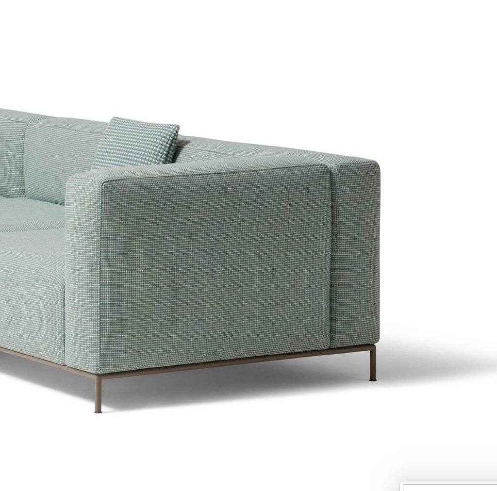 https://a.1stdibscdn.com/piero-lissoni-mex-hi-outdoor-sofa-modular-for-cassina-for-sale-picture-5/f_14272/f_423681621732001382871/Captura_de_pantalla_2024_11_19_a_las_8_24_21_master.jpg