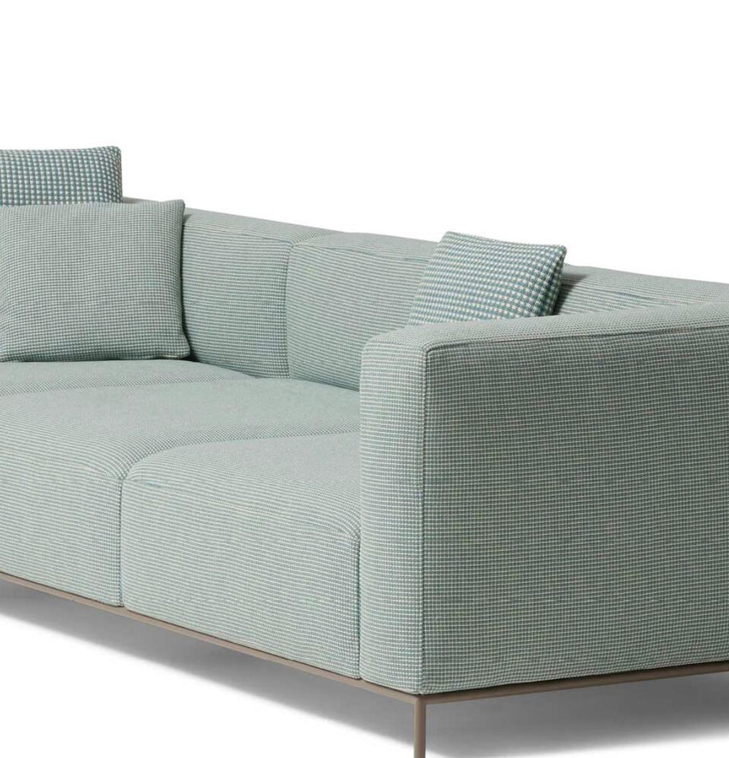 https://a.1stdibscdn.com/piero-lissoni-mex-hi-outdoor-sofa-modular-for-cassina-for-sale-picture-6/f_14272/f_423681621732001383040/Captura_de_pantalla_2024_11_19_a_las_8_24_30_master.jpg
