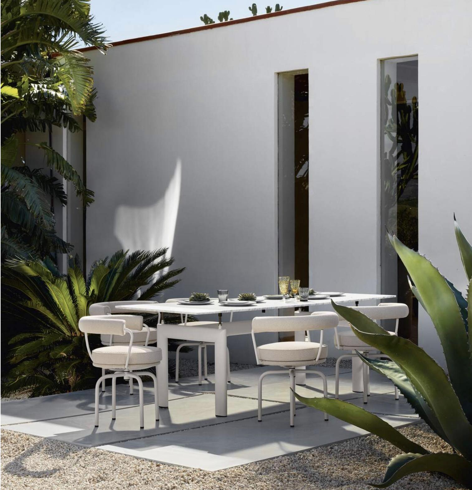 https://a.1stdibscdn.com/charlotte-perriand-7-fauteuil-tournant-outdoor-for-cassina-for-sale-picture-6/f_14272/f_423898321732109264074/Captura_de_pantalla_2024_11_20_a_las_13_52_36_master.jpg
