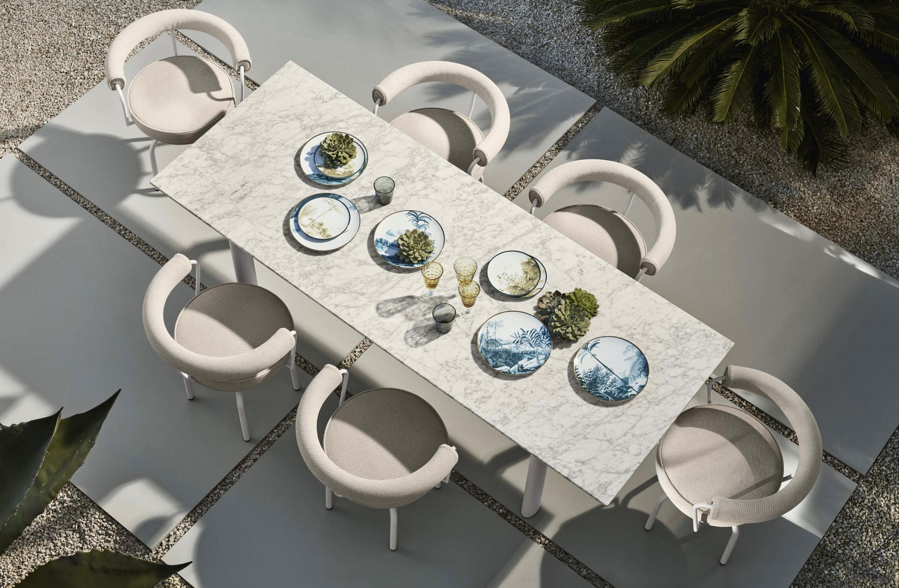 https://a.1stdibscdn.com/charlotte-perriand-7-fauteuil-tournant-outdoor-for-cassina-for-sale-picture-11/f_14272/f_423894121732107461530/Captura_de_pantalla_2024_11_20_a_las_13_52_47_master.jpg
