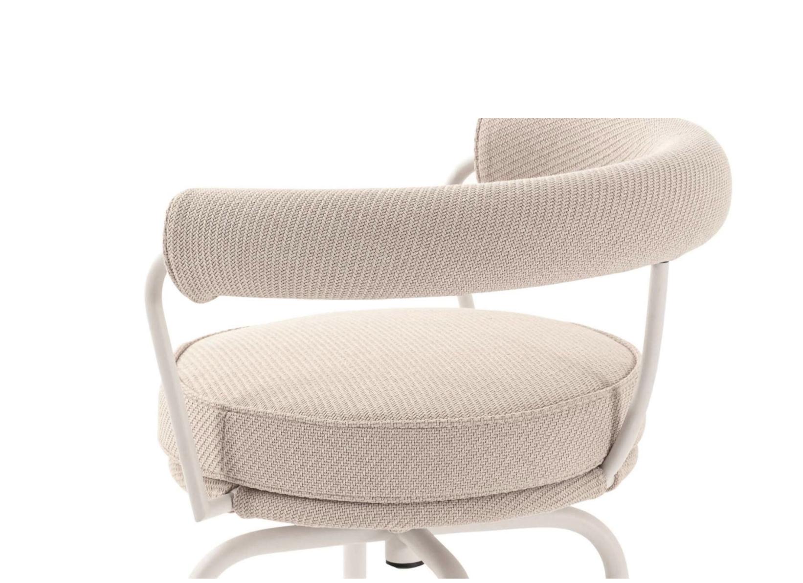 https://a.1stdibscdn.com/charlotte-perriand-7-fauteuil-tournant-outdoor-for-cassina-for-sale-picture-6/f_14272/f_423894121732107460676/Captura_de_pantalla_2024_11_20_a_las_13_53_48_master.jpg