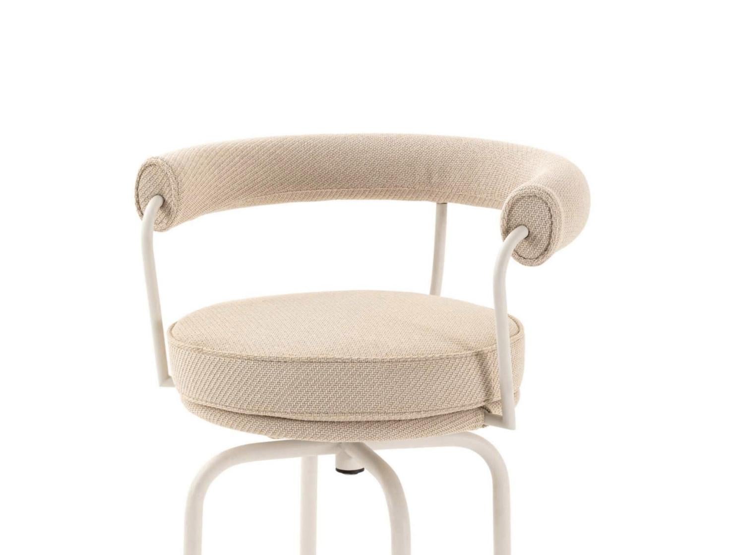 https://a.1stdibscdn.com/charlotte-perriand-7-fauteuil-tournant-outdoor-for-cassina-for-sale-picture-8/f_14272/f_423894121732107461589/Captura_de_pantalla_2024_11_20_a_las_13_54_03_master.jpg