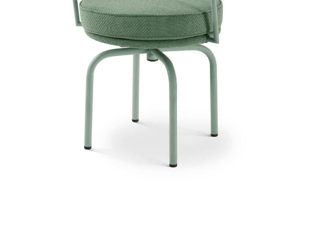 https://a.1stdibscdn.com/charlotte-perriand-7-fauteuil-tournant-outdoor-for-cassina-for-sale-picture-3/f_14272/f_423898321732109373783/Captura_de_pantalla_2024_11_20_a_las_14_25_39_master.jpg