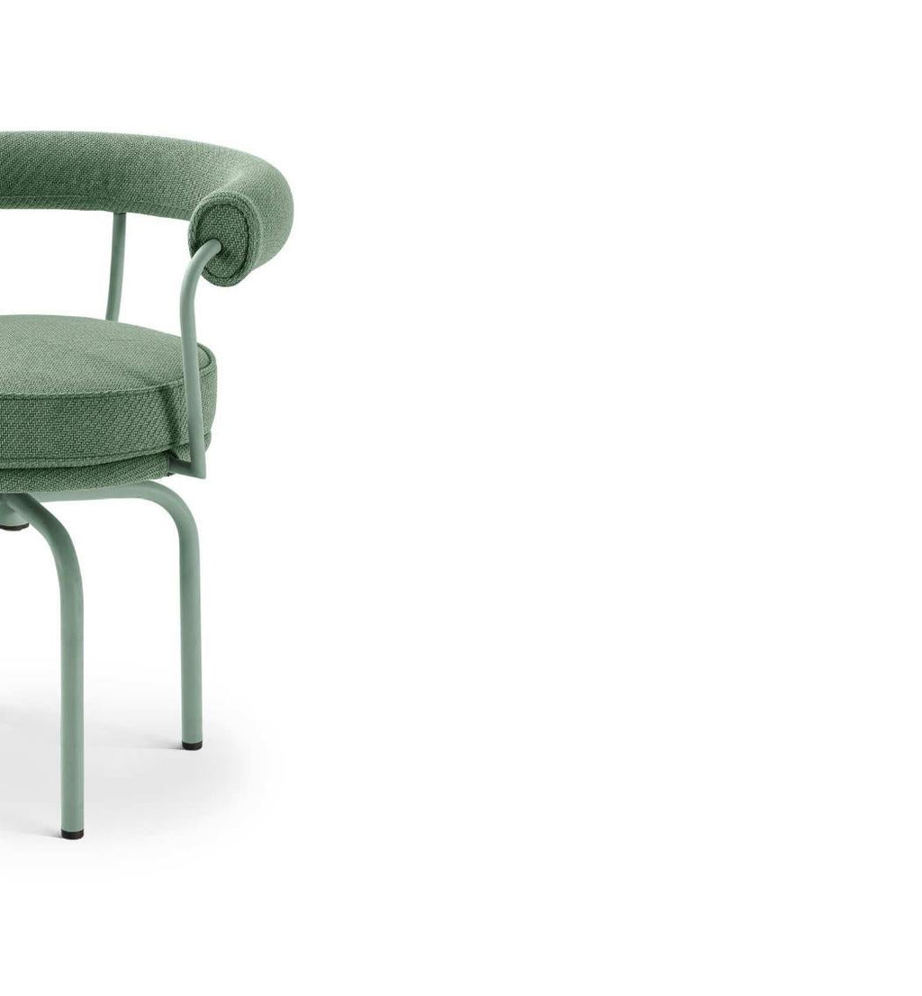https://a.1stdibscdn.com/charlotte-perriand-7-fauteuil-tournant-outdoor-for-cassina-for-sale-picture-4/f_14272/f_423898321732109373708/Captura_de_pantalla_2024_11_20_a_las_14_25_44_master.jpg