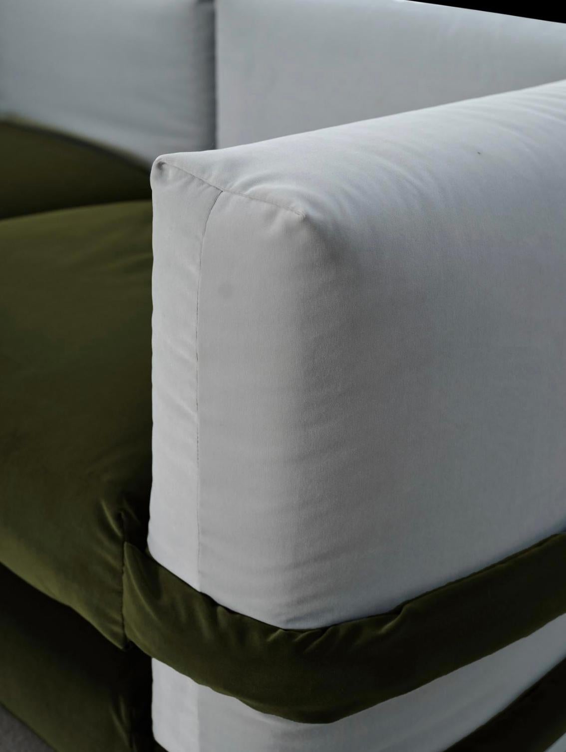 https://a.1stdibscdn.com/muller-van-severen-pillow-sofa-velvet-modular-sofa-for-bd-barcelona-for-sale-picture-3/f_14272/f_424607721732549652731/Captura_de_pantalla_2024_11_25_a_las_16_00_27_master.jpg