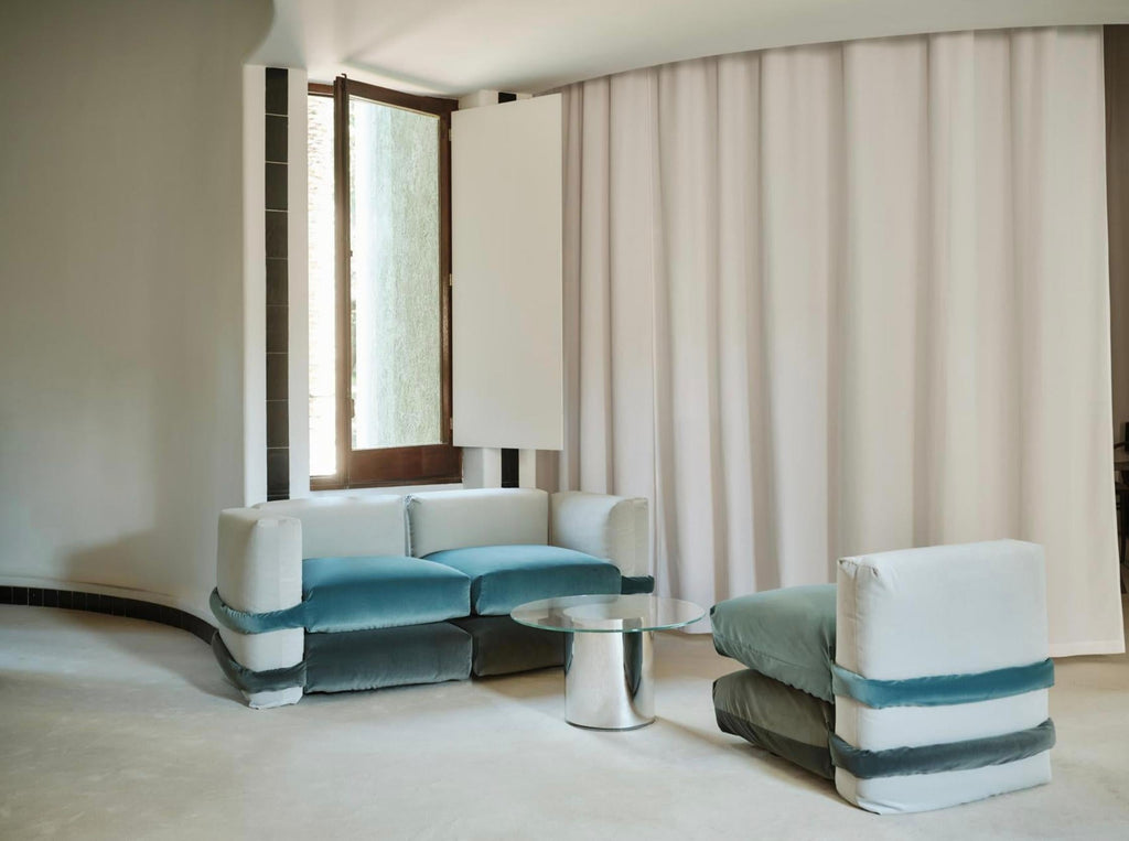 https://a.1stdibscdn.com/muller-van-severen-pillow-sofa-velvet-modular-sofa-for-bd-barcelona-for-sale-picture-3/f_14272/f_424604721732548923516/Captura_de_pantalla_2024_11_25_a_las_16_05_52_master.jpg