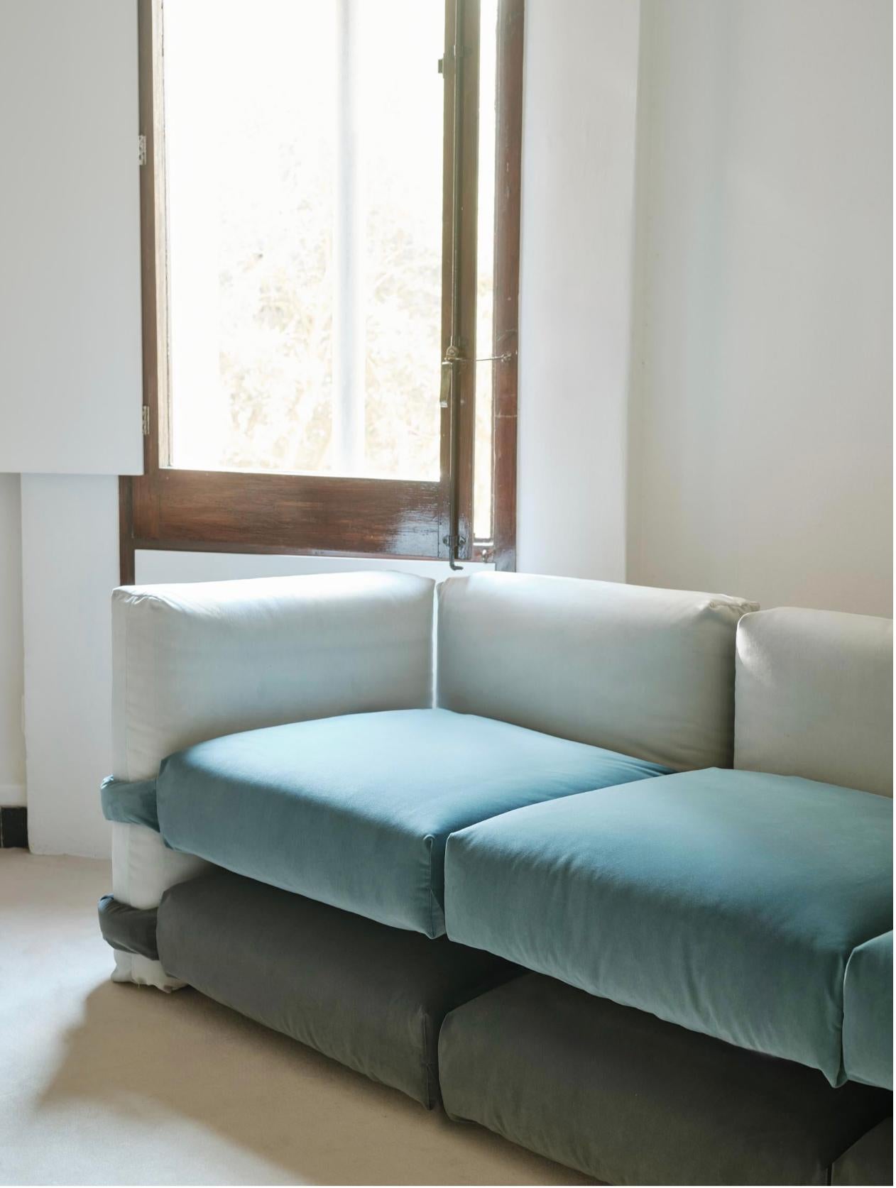 https://a.1stdibscdn.com/muller-van-severen-pillow-sofa-velvet-modular-sofa-for-bd-barcelona-for-sale-picture-7/f_14272/f_424604721732548925209/Captura_de_pantalla_2024_11_25_a_las_16_06_37_master.jpg