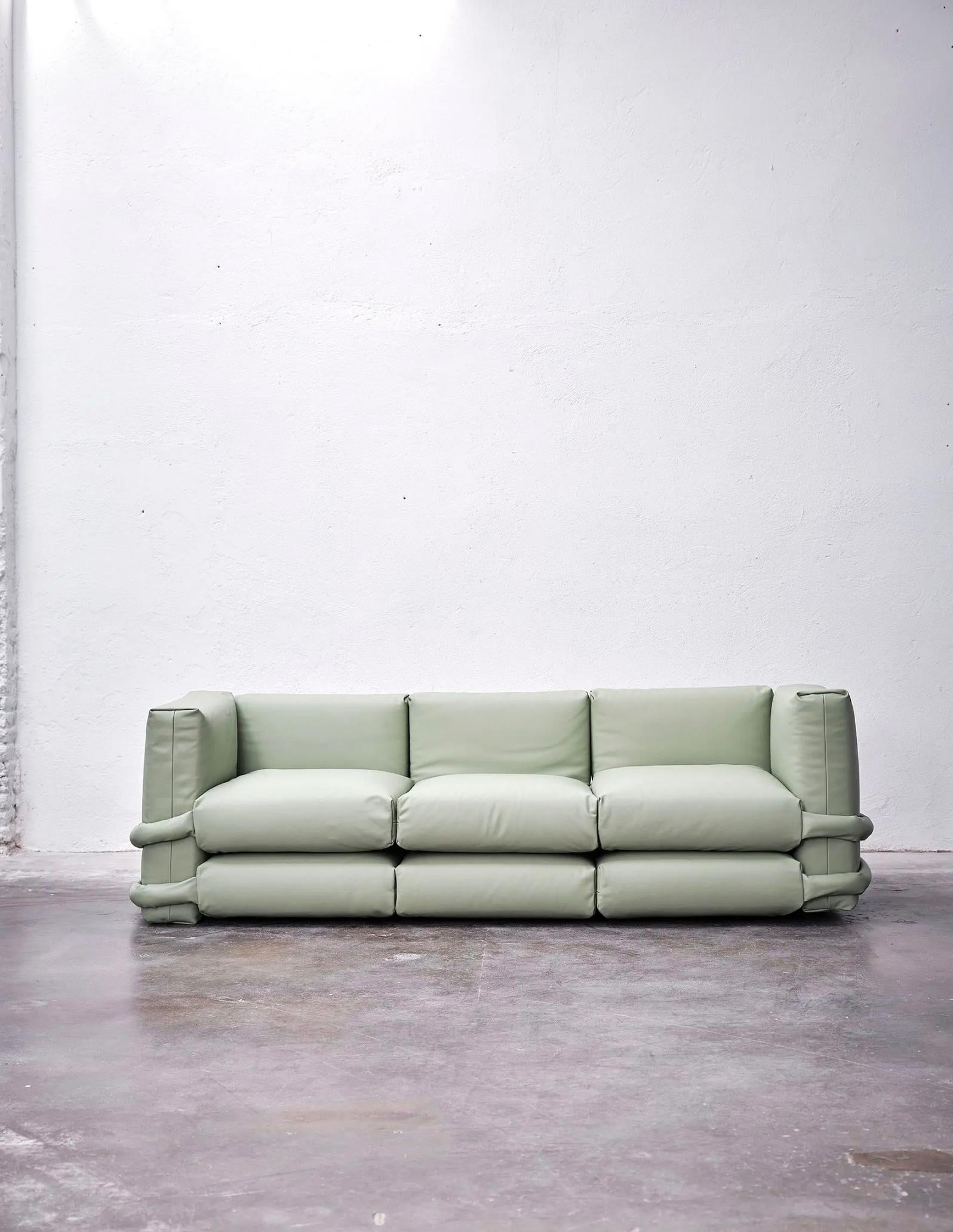 https://a.1stdibscdn.com/muller-van-severen-two-seater-pillow-sofa-in-leather-for-bd-barcelona-for-sale-picture-8/f_14272/f_424949221732717111603/Captura_de_pantalla_2024_11_27_a_las_11_13_00_master.jpg