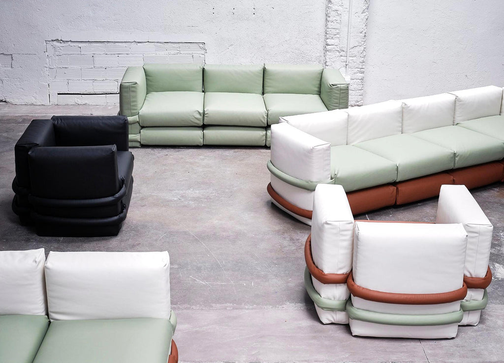 https://a.1stdibscdn.com/muller-van-severen-pillow-four-seater-sofa-leather-for-bd-barcelona-for-sale-picture-12/f_14272/f_424947021732716075764/Captura_de_pantalla_2024_11_27_a_las_9_08_45_master.jpg