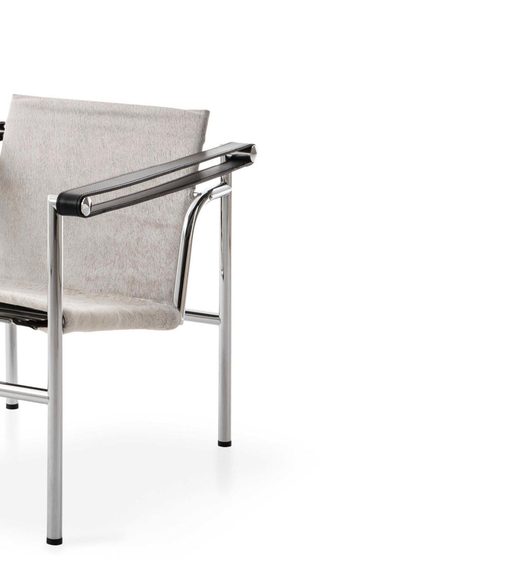 https://a.1stdibscdn.com/le-corbusier-1-fauteuil-dossier-basculant-armchair-for-cassina-for-sale-picture-4/f_14272/f_425050321732778611948/Captura_de_pantalla_2024_11_28_a_las_8_17_35_master.jpg