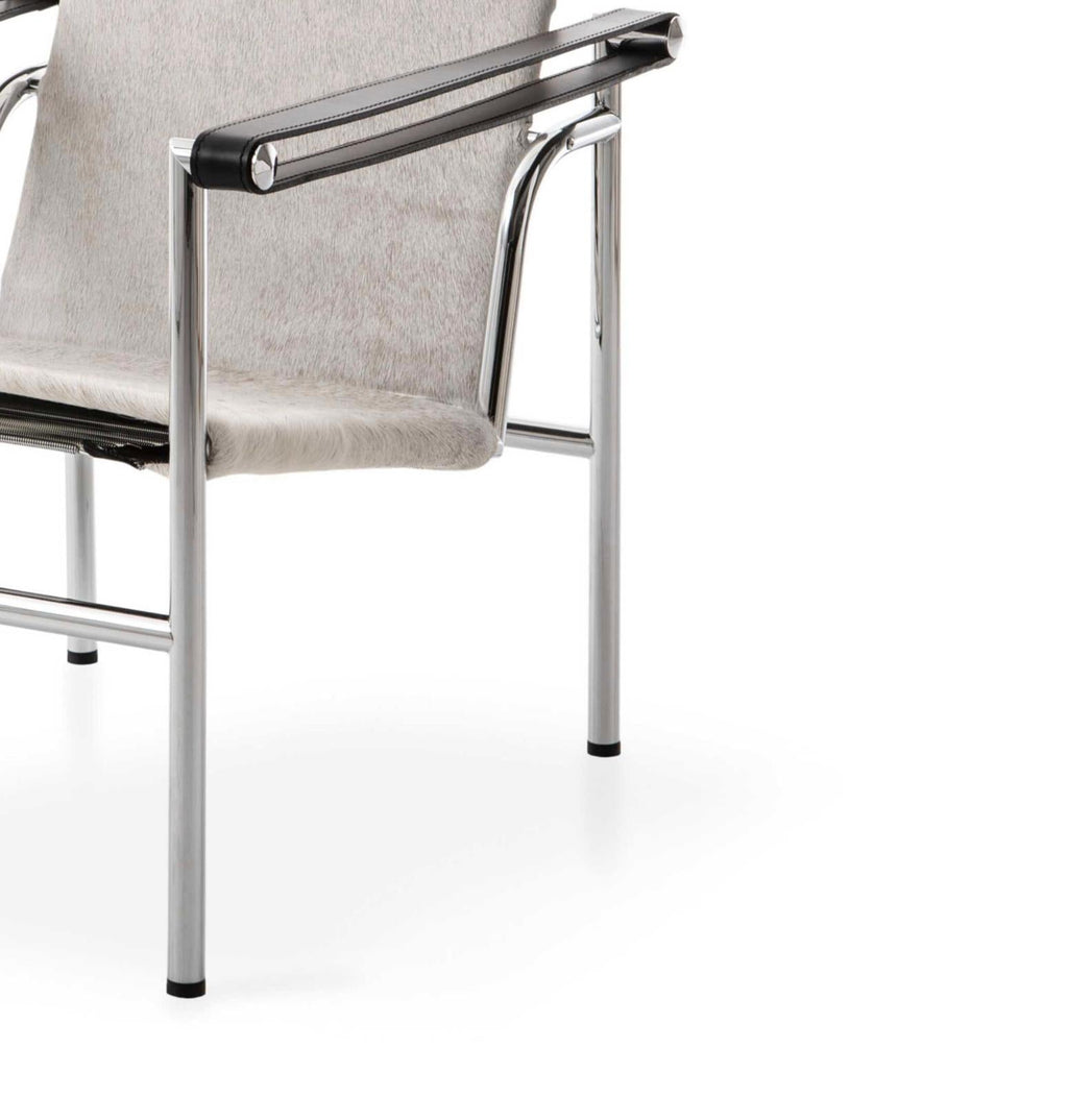 https://a.1stdibscdn.com/le-corbusier-1-fauteuil-dossier-basculant-armchair-for-cassina-for-sale-picture-7/f_14272/f_425050321732778611893/Captura_de_pantalla_2024_11_28_a_las_8_17_57_master.jpg