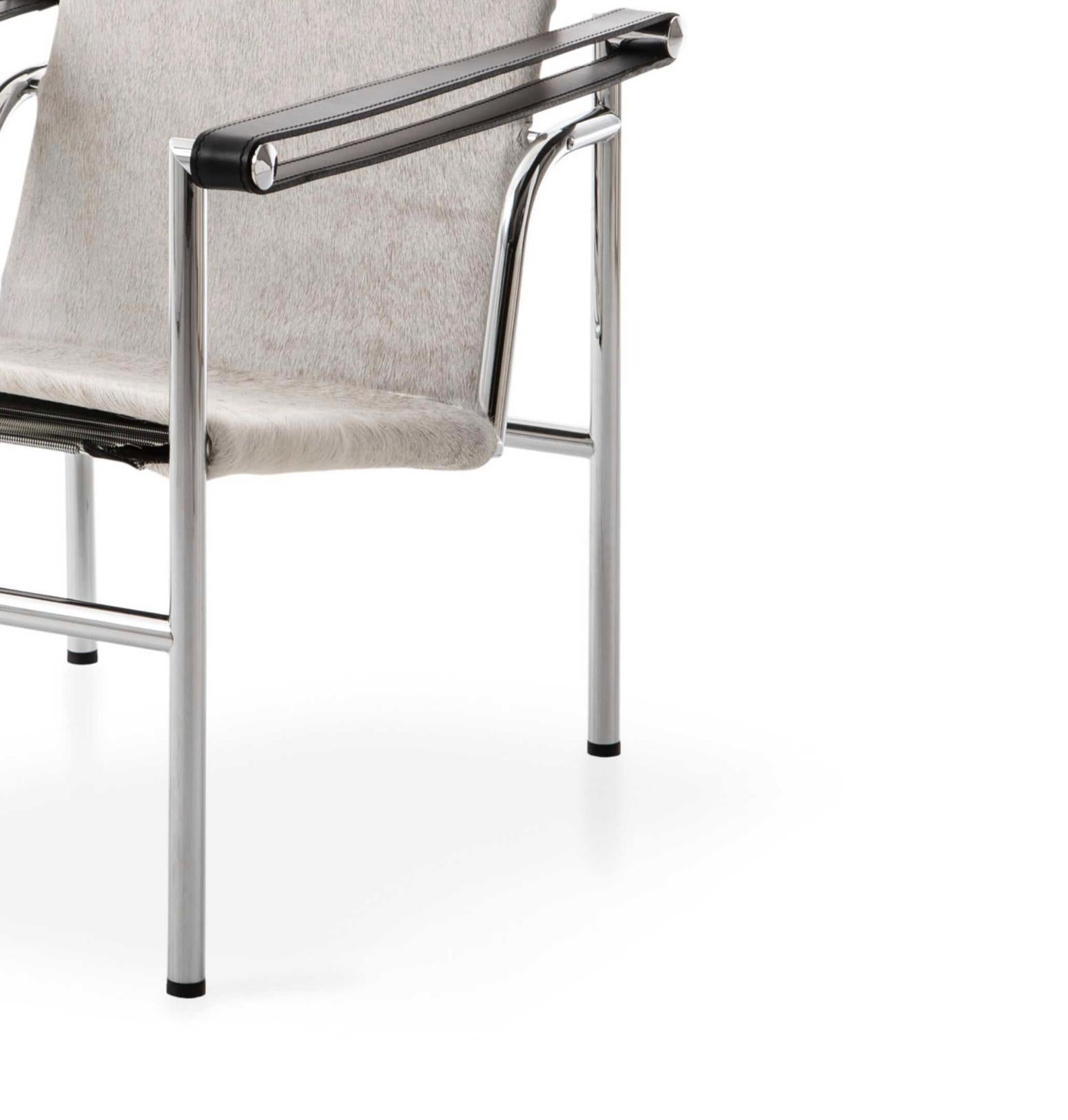 https://a.1stdibscdn.com/le-corbusier-1-fauteuil-dossier-basculant-armchair-for-cassina-for-sale-picture-7/f_14272/f_425050321732778611893/Captura_de_pantalla_2024_11_28_a_las_8_17_57_master.jpg