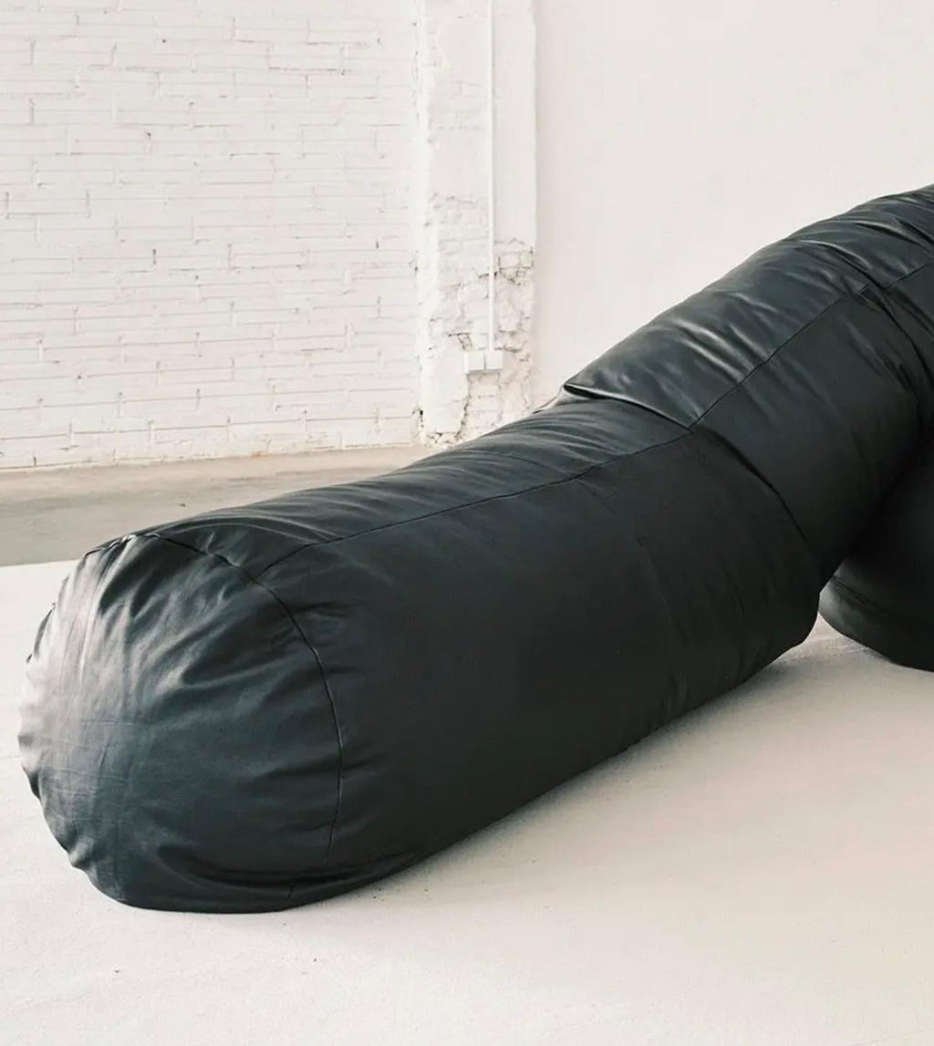 https://a.1stdibscdn.com/willo-perron-sausage-sofa-for-bd-barcelona-for-sale-picture-3/f_14272/f_425454521733123702503/Captura_de_pantalla_2024_12_02_a_las_7_48_44_master.jpg