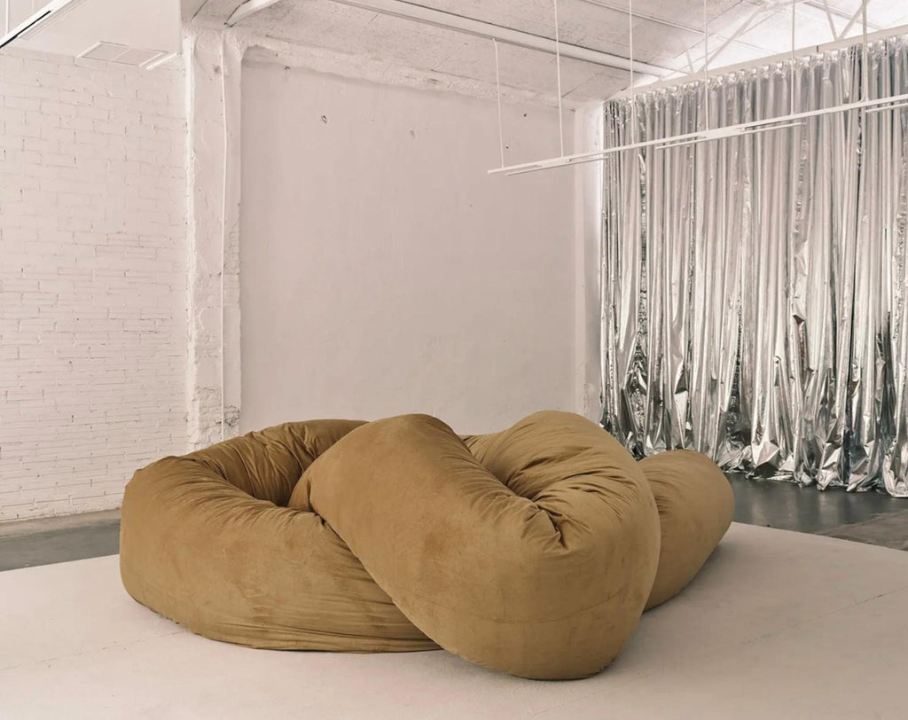 https://a.1stdibscdn.com/willo-perron-sausage-sofa-for-bd-barcelona-for-sale-picture-2/f_14272/f_425454321733123327057/Captura_de_pantalla_2024_12_02_a_las_7_48_57_master.jpg