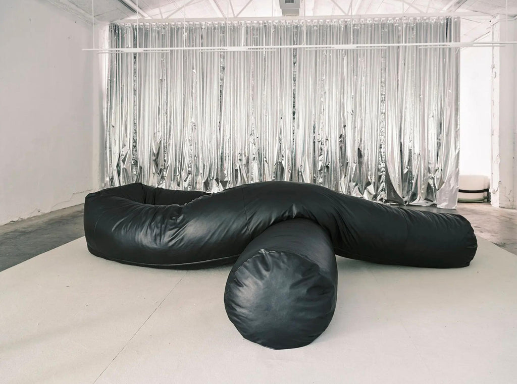 https://a.1stdibscdn.com/willo-perron-sausage-sofa-for-bd-barcelona-for-sale-picture-4/f_14272/f_425454521733123702941/Captura_de_pantalla_2024_12_02_a_las_7_49_34_master.jpg