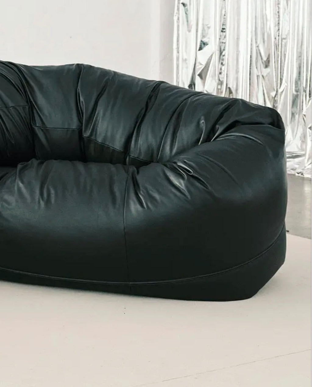 https://a.1stdibscdn.com/willo-perron-sausage-sofa-for-bd-barcelona-for-sale-picture-6/f_14272/f_425454521733123703697/Captura_de_pantalla_2024_12_02_a_las_8_05_40_master.jpg