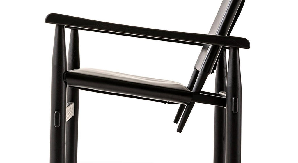 https://a.1stdibscdn.com/charlotte-perriand-doron-hotel-armchair-for-cassina-for-sale-picture-5/f_14272/f_425637821733228732042/Captura_de_pantalla_2024_12_03_a_las_13_17_21_master.jpg