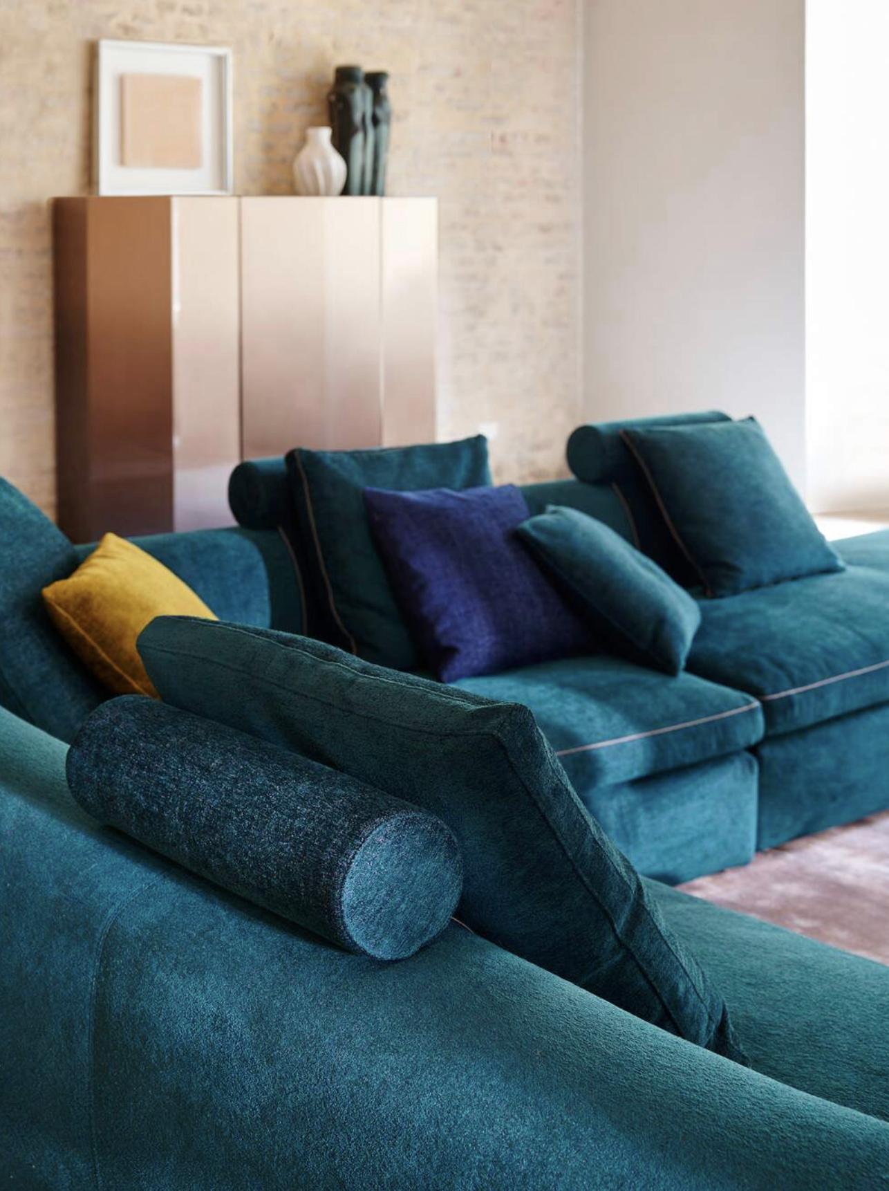 https://a.1stdibscdn.com/rodolfo-dordoni-dress-up-sectorial-sofa-for-cassina-for-sale-picture-10/f_14272/f_425644221733231479451/Captura_de_pantalla_2024_12_03_a_las_14_09_22_master.jpg