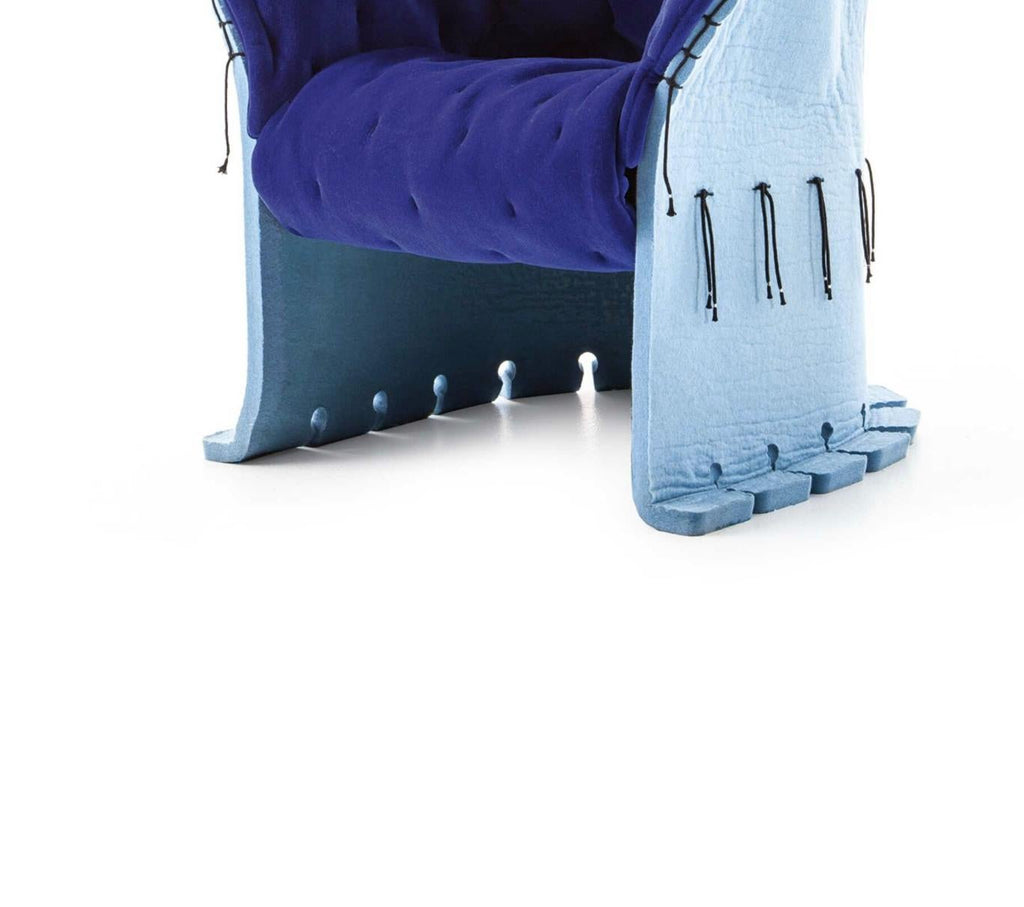 https://a.1stdibscdn.com/gaetano-pesce-feltri-felt-chair-for-cassina-for-sale-picture-6/f_14272/f_426472321733748613917/Captura_de_pantalla_2024_12_09_a_las_13_47_18_master.jpg
