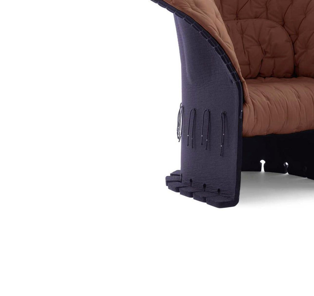 https://a.1stdibscdn.com/gaetano-pesce-set-of-three-feltri-felt-chair-for-cassina-for-sale-picture-12/f_14272/f_426476221733750331770/Captura_de_pantalla_2024_12_09_a_las_14_01_40_master.jpg