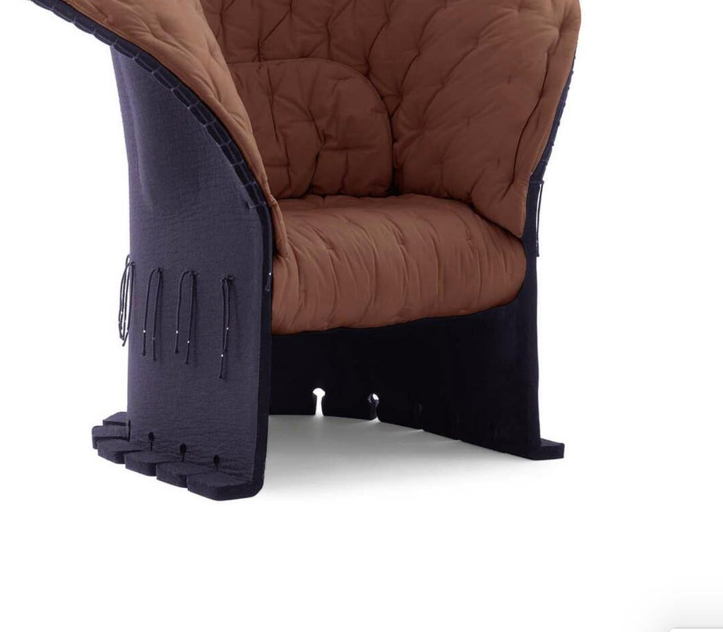 https://a.1stdibscdn.com/gaetano-pesce-feltri-felt-armchair-for-cassina-wool-upholstery-italy-for-sale-picture-6/f_14272/f_492423421773655570184/Captura_de_pantalla_2024_12_09_a_las_14_01_51_master.jpg