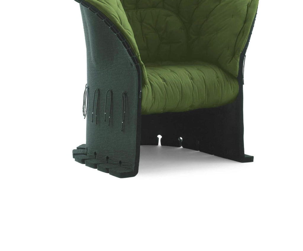 https://a.1stdibscdn.com/gaetano-pesce-set-of-three-feltri-felt-chair-for-cassina-for-sale-picture-5/f_14272/f_426476221733750008932/Captura_de_pantalla_2024_12_09_a_las_14_10_10_master.jpg