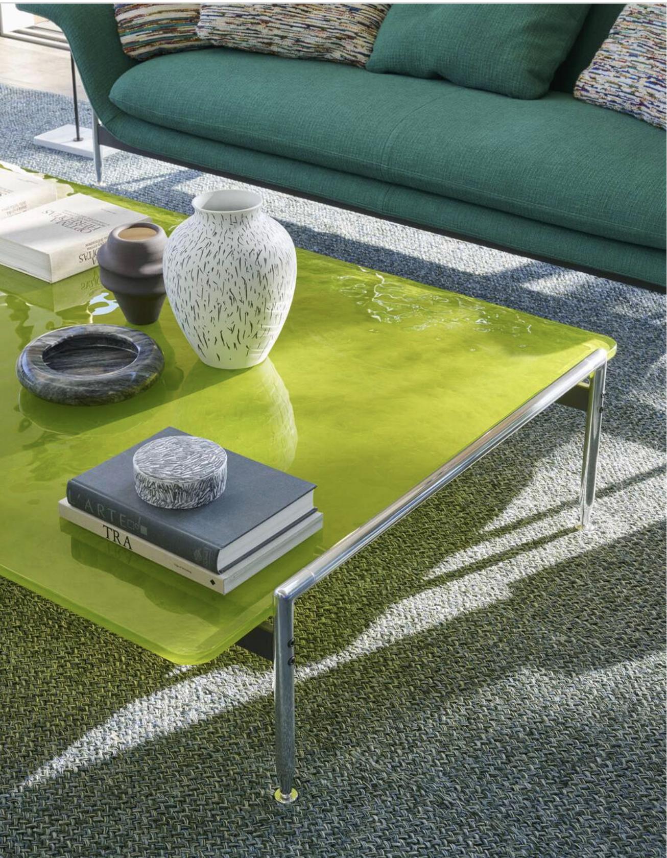 https://a.1stdibscdn.com/antonio-citterio-esosoft-coffee-table-for-cassina-for-sale-picture-8/f_14272/f_426460821733744324632/Captura_de_pantalla_2024_12_09_a_las_8_43_09_master.jpg